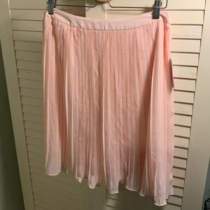 SALE!! 3/$20 - 🌻 NWT Pink Pleated Skirt 🌻